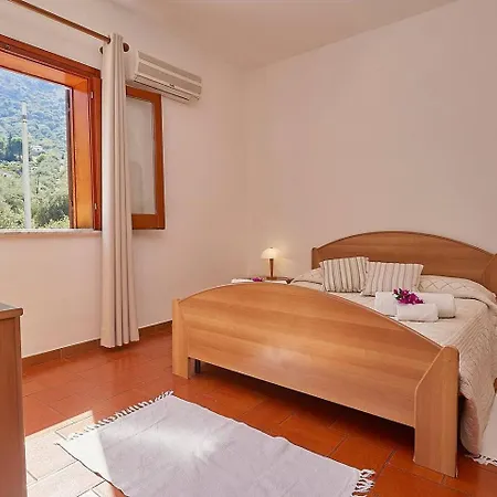 Natino With Pool And Garden Mandra Capreria