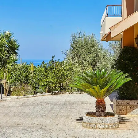 Villa Natino With Pool And Garden