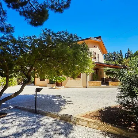 Natino With Pool And Garden *