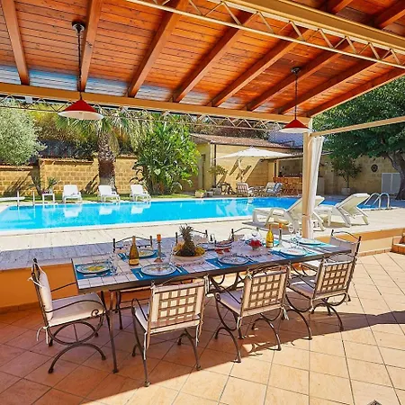 Natino With Pool And Garden