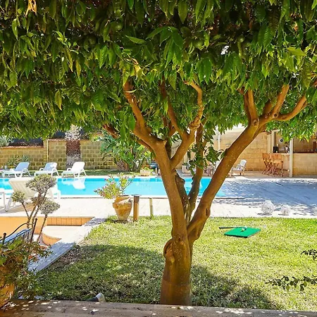 Natino With Pool And Garden