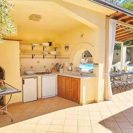 Natino With Pool And Garden